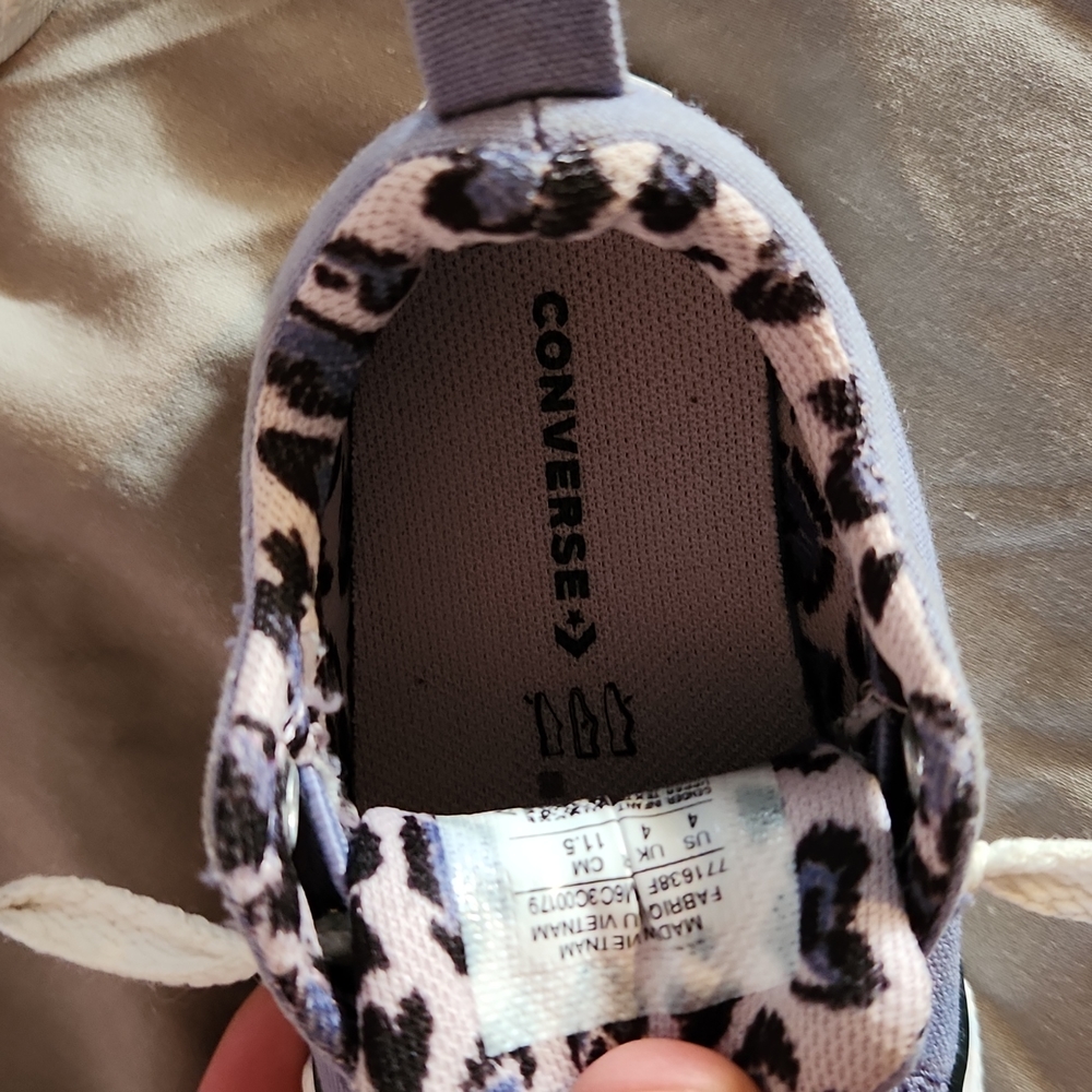 Converse - Picture 3 of 4